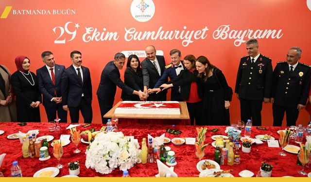 Batman'da Cumhuriyet Coşkusu Kabulle Bitti