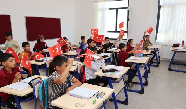 Diyarbakır Jandarmasından Miniklere 29 Ekim Hediyesi