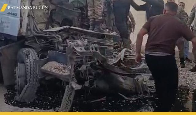 Mardin'de Dargeçit'te Tırla Çarpışan Kamyonun Sürücüsü Kurtarılamadı