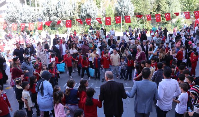 Siirt'te 'Aile' temalı Resim Şenliği Düzenlendi