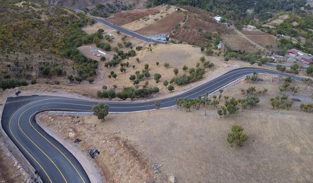 Siirt'te Gürzova ve Yukarıbalcılar Köy Yolları Asfaltlandı