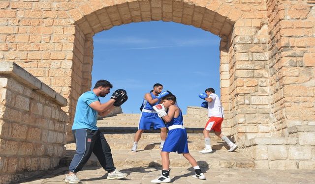 Tarihi Malabadi Köprüsü'nde Boks Tarihinde Bir İlk