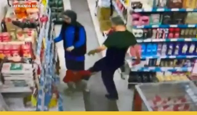Eskişehir’de Markette Çocuğunu Tekmeleyen Baba