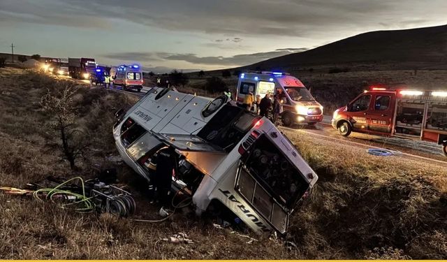 Afyonkarahisar Dinar'da Feci Otobüs Kazası: 2 Ölü, 21 Yaralı