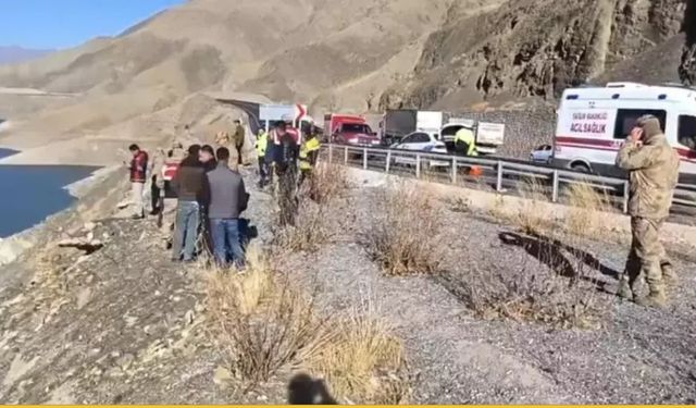 Van'da Göle Uçan Araçtaki 3 Kişiden 1'i Hayatını Kaybetti