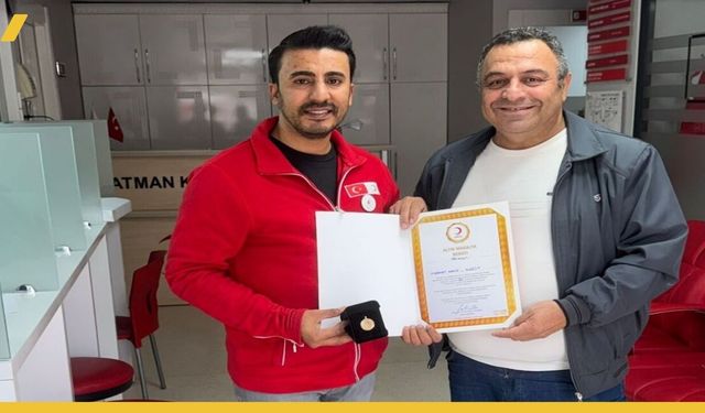 Batman'da İtfaiye Baş Şoförüne Kızılay'dan Altın Madalya ve Onur Belgesi