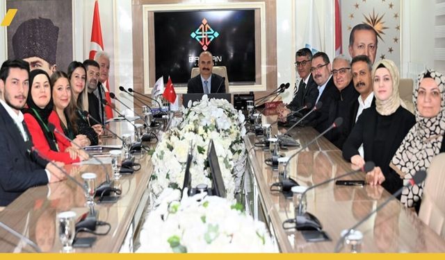 Batman Yeşilay Yönetimi, Bağımlılıkla Mücadele Çalışmalarını Vali Canalp’e Sundu