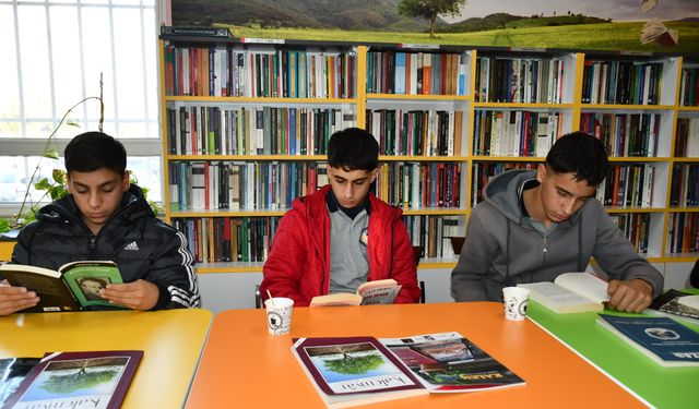 Batman'da Kurulan Okuma Noktaları Yoğun İlgi Gördü