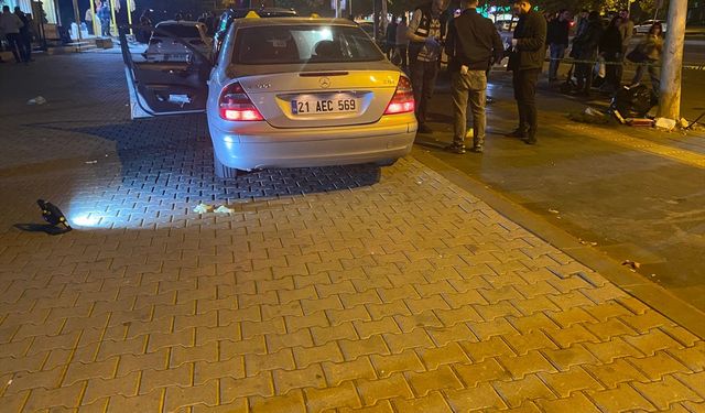 Diyarbakır Bağlar'da Otomobiline Binerken Silahlı Saldırıya Uğradı