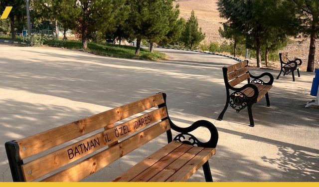 Batman Kız Yurdu Bahçesi Yeni Banklarla Geniş ve Konforlu Bir Dinlenme Alanına Dönüştü