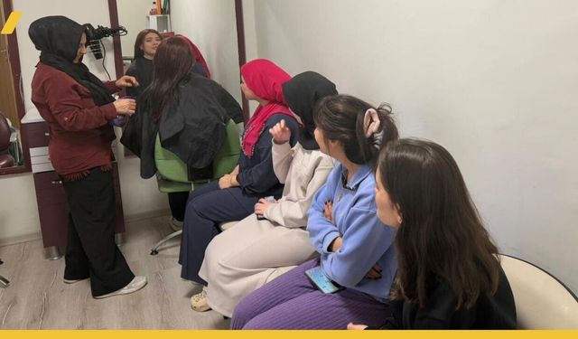 Süveybe Ana Kız Yurdu'nda 17 Öğrenci Kuaförlük Mesleğini Öğreniyor