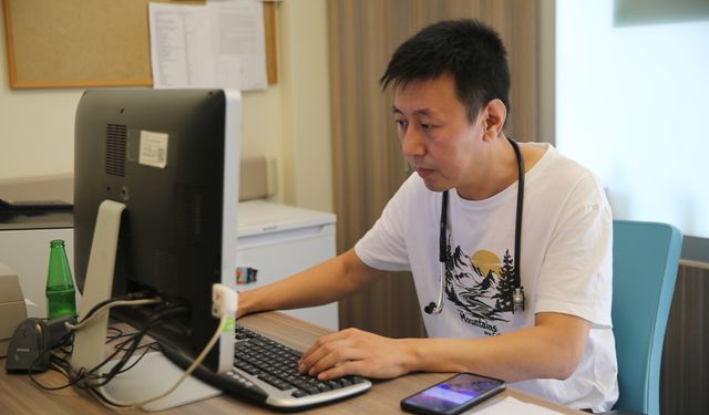 Eruh'ta Şifa Dağıtan Çinli Doktor