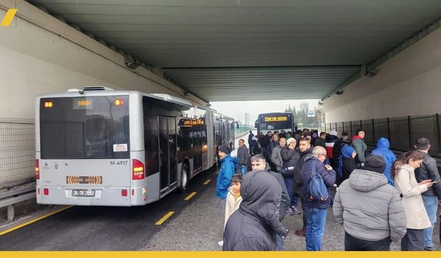 İstanbul Avcılar'daki Metrobüs Arızası Sabah Saatlerinde İstanbul'u Kilitledi