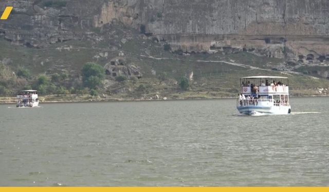 Batmanlı Öğrenciler Hasankeyf'te Tekneyle Tarihe Yolculuk Yaptı