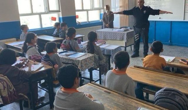 Petrol Ofisi İlkokulu Öğrencilerine  Polislik ve Güvenli Yaşam Eğitimi