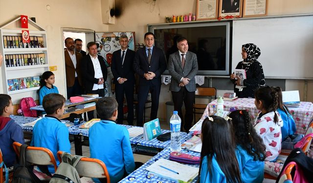 Rektör Demir Öncülüğünde Üniversitelilerden Gercüş İlkokulu'na Yürekleri Isıtan Hamle