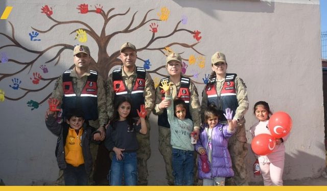 Siirt'te Jandarma'dan Çocuklara Hem Hak Hem Trafik Eğitimi