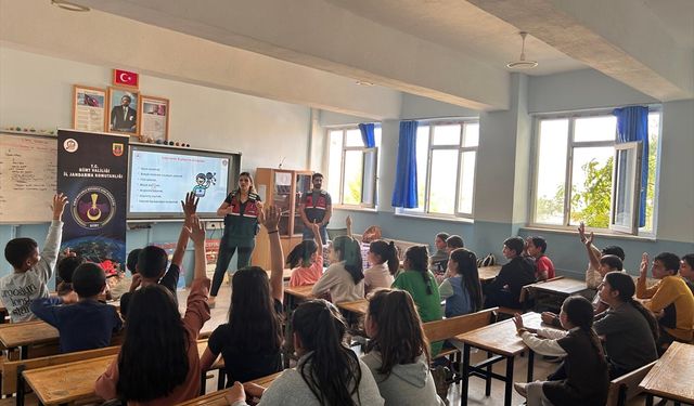Siirt'te Güvenli İnternet İçin Jandarmadan Eğitim