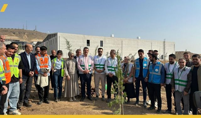 AK Parti Batman OSB'ye Fidanlarla Can Verdi