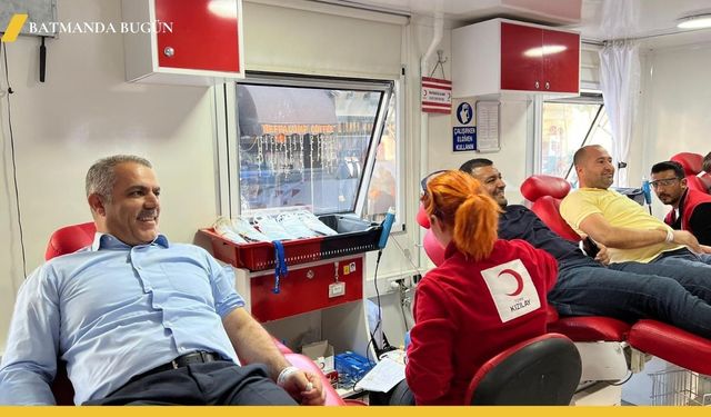 AK Parti Batman'dan Kızılay'a Anlamlı Kan Desteği