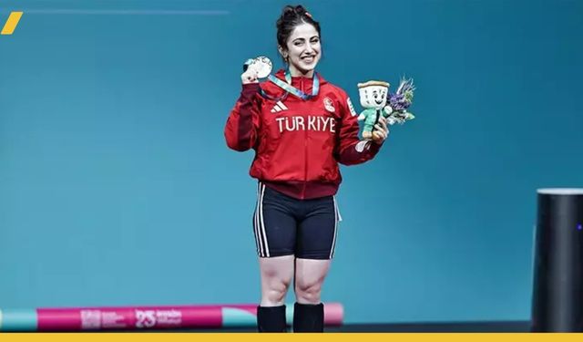 Milli Haltercimiz Gamze Altun'dan 3 Kategoride 3 Altın Madalya