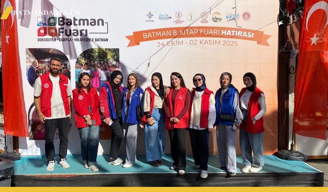 Batman Kitap Fuarı'nda Gönüllü Gençler Kitapla Buluştu