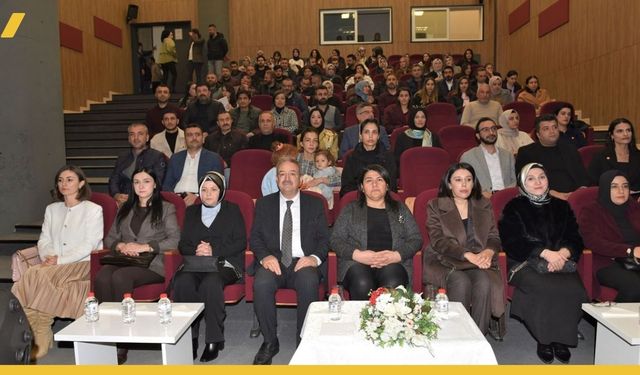 Kadına Yönelik Şiddetle Mücadele Günü'nde Batman'da 'Aile Yılı Söyleşileri'