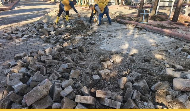 Batman Belediyesi Mezarlıklarda Kapsamlı Bakım Başlattı: Parke Onarımı ve Düzenleme Çalışmaları Hızlandı