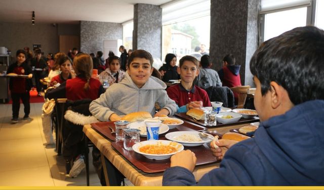 Batman’da Köy Okulu Öğrencileri İlk Kez Tribünde: Çarıklı Ortaokulu'ndan Stadyum Çıkarması