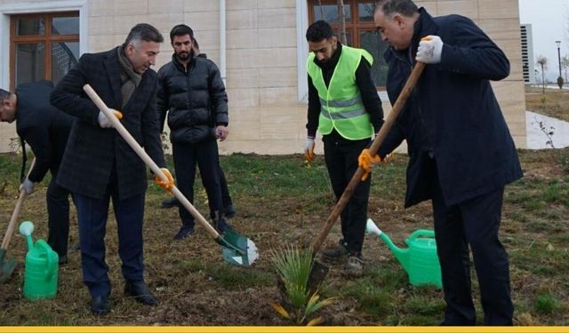 Azerbaycan Büyükelçisi Dr. Memmedov’dan Batman Üniversitesine Kardeşlik Ziyareti