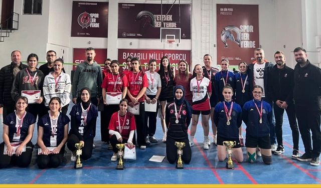 Yahya Kemal Badminton Kız Takımı Batman Şampiyonu!