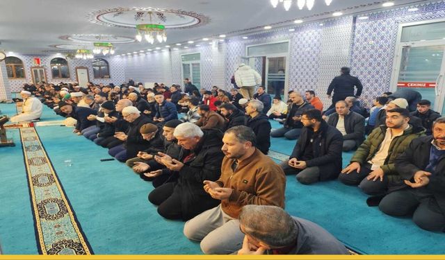 Seyyid Bilal Yurdu Gençleri Sabah Namazında Saf Tuttu