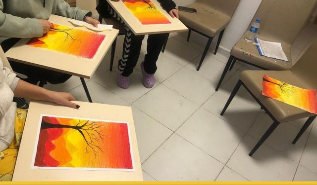 Süveybe Ana Kız Yurdu’nda Renklerin Dansı: Üniversiteli Gençlerin Sanat Molası