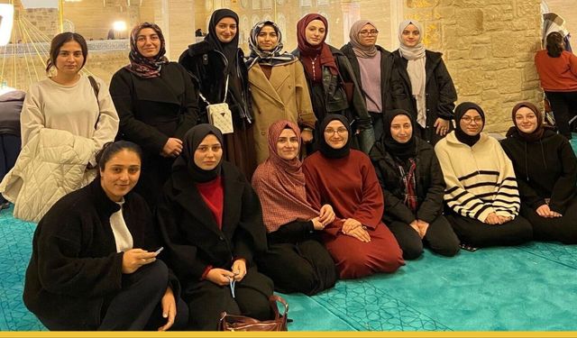 Süveybe Ana Yurdu Öğrencilerinden Huzur Dolu Kandil Programı