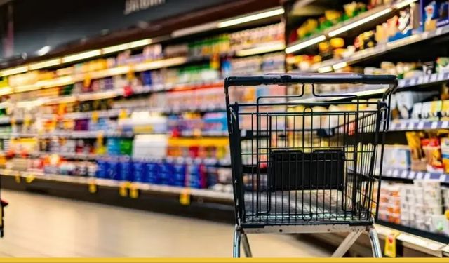 Pazar Günü Market Kilidi: Esnafın Kurtuluşu mu, Ekonominin Freni mi?