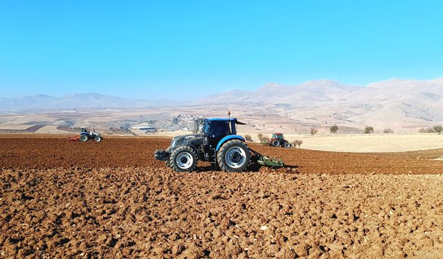 Gercüş Çiftçileri Tarlada: Yağışlarla Tavlanan Batman Toprağında Ekim Mesaisi Hızlandı