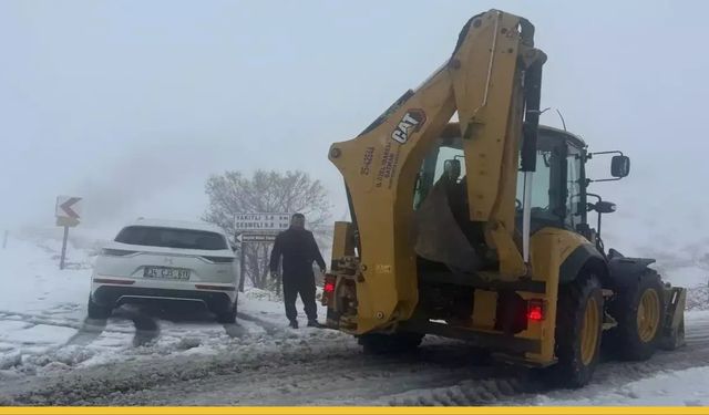 Gercüş’te Kar Mesaisi: Kapanan Yollar Teker Teker Açıldı