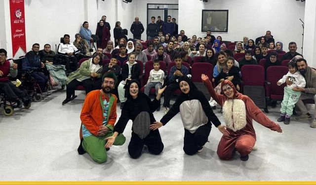 Batman Belediyesi'nden Özel Gereksinimli Bireylere Anlamlı Tiyatro Etkinliği