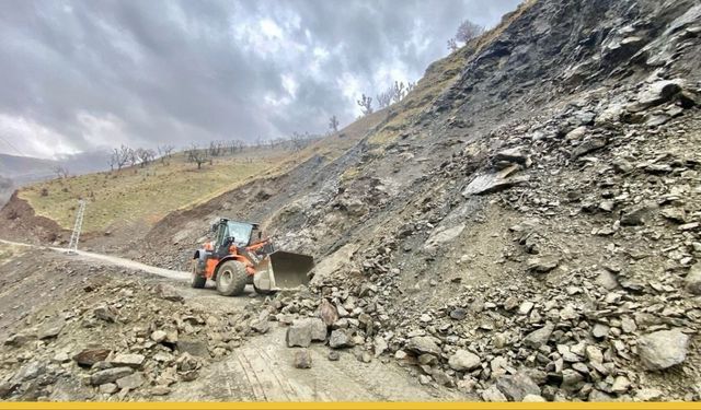 Sason'da Heyelan Paniği: Kapanan 5 Köy Yolu Ulaşıma Açıldı
