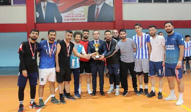 Sason’da 'Halk Voleybol Turnuvası' Tamamlandı: Şampiyon Mereto Spor