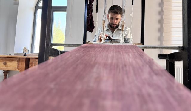 Siirt'in Tescilli Şal Şepik Kumaşı Cinsiyet Kırıyor: Erkeklerin Dokuduğunu Kadınlar Modaya Taşıyor