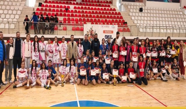 Genç Kızlar Futsal İl Şampionasında Batman Spor Lisesi Birinci Oldu