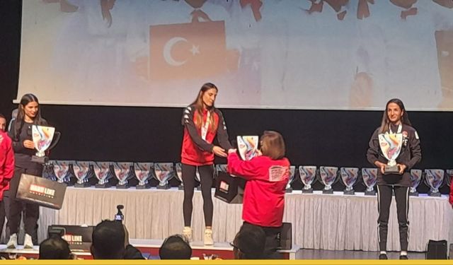 TPAO Batman Petrolsporlu Ruken Tek'ten Gazi Yarı Maratonu’nda Duble Zafer