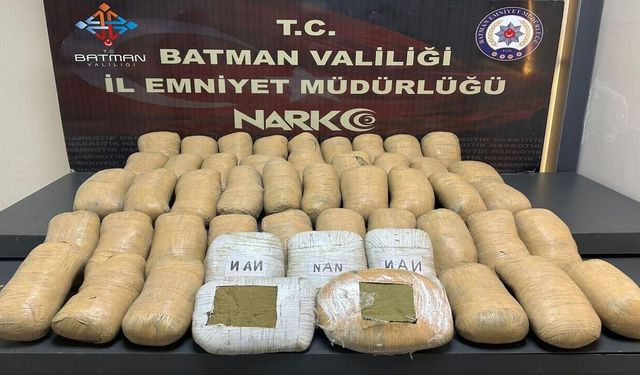 Batman'da Yasaklı Maddeye Dev Darbe! Tırın Zulasında 51 Kilo Esrar Yakalandı