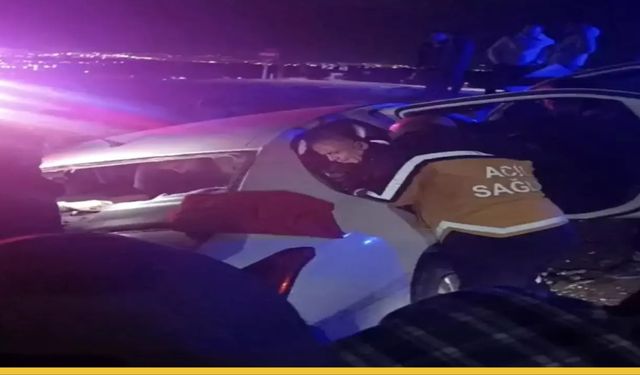 Kıra Dağı Mevkiinde Korkutan Kaza: Otomobil Bariyerlere Ok Gibi Saplandı