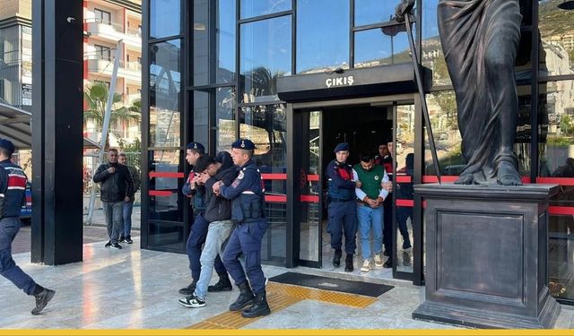 Sosyal Medya İçin Polisi Hedef Aldılar: Alanya’da Motosikletli Magandaların Skandal Şovu!