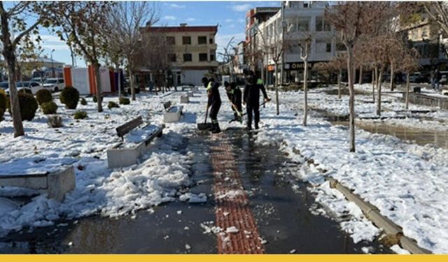 Batman Belediyesi Kar Mesaisinde: 7/24 Kesintisiz Kar Temizliği
