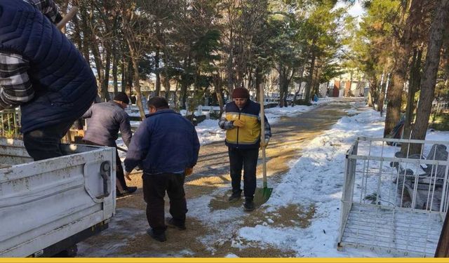 Batman Belediyesi’nden Mezarlıklarda Kış Hazırlığı: Vatandaş Mağdur Olmasın Diye Önlemler Artırıldı