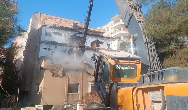 Batman’da Dönüşüm: Riskli Binalar Tek Tek Tahliye Edilip Yıkılıyor