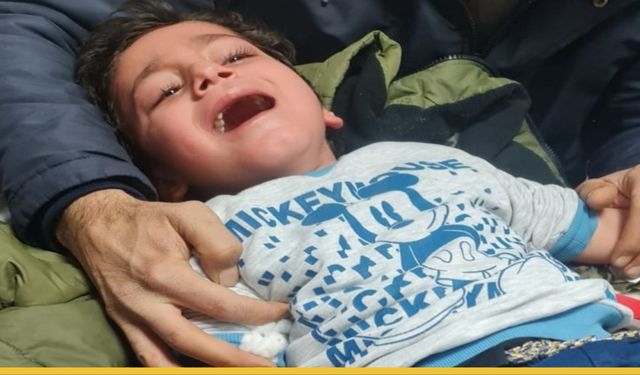 Batmanlı İtfaiye Erlerinden Hassas Operasyon: Parmağı Sıkışan Küçük Çocuğun İmdadına Yetiştiler